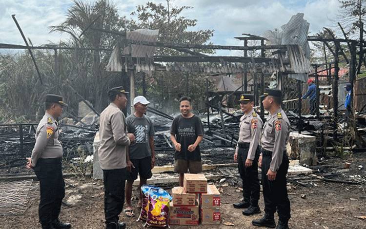 Dikreg SIP Angkatan 53 Berikan Santunan Korban Kebakaran di Baamang Hilir