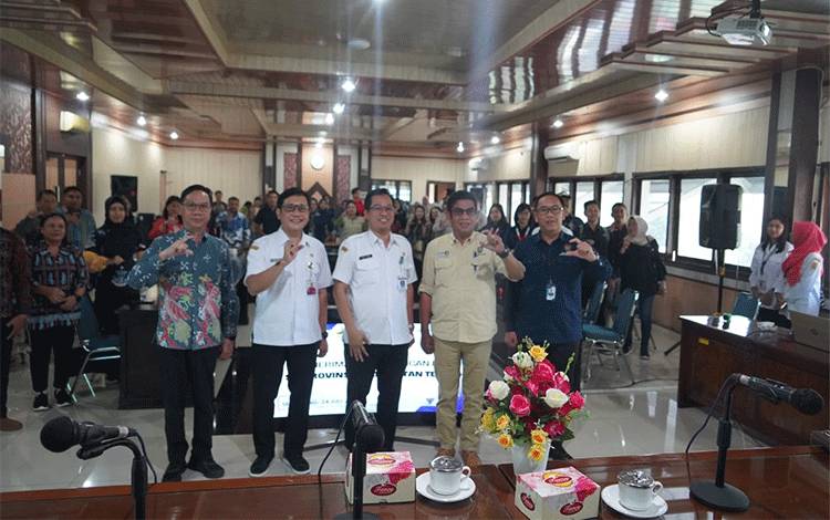 Pejabat Pengelola Informasi dan Dokumentasi Kalteng Timba Ilmu ke Jateng