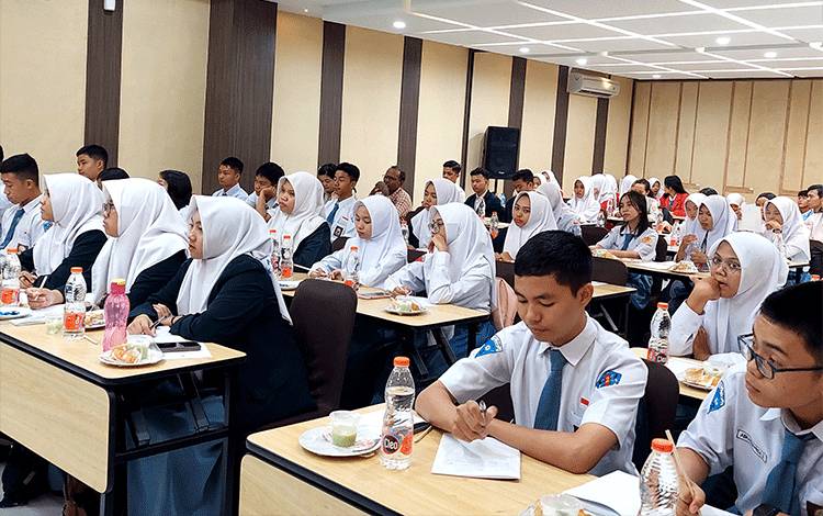 OJK Kalteng Gelar Literasi Keuangan Kepala Pelajar SMA di Kapuas