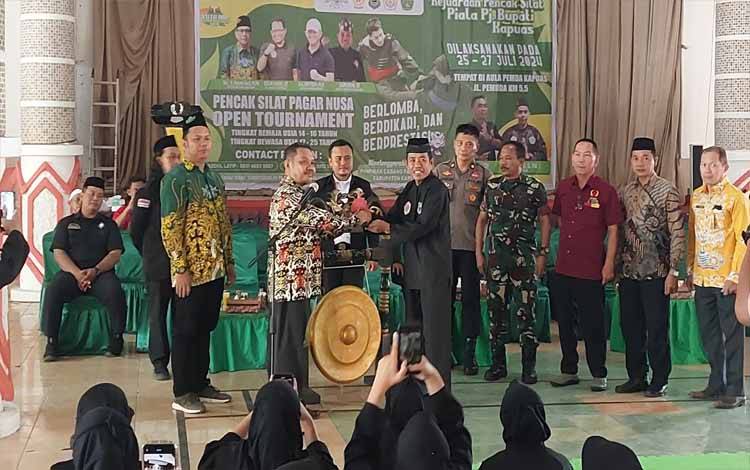 Kejuaraan Pencak Silat Pagar Nusa Perebutkan Piala Pj Bupati Kapuas Resmi Digelar