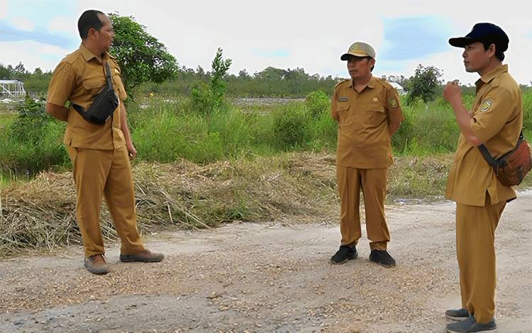 Dinas PUPR Palangka Raya Tinjau Kondisi Jalan Tjilik Riwut Km 38 yang Rusak