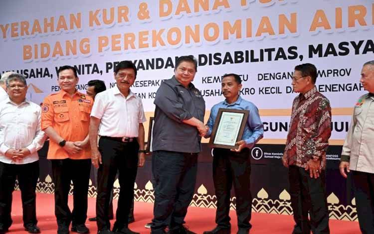 BPDPKS Beri Sertifikat Penerimaan Dana Program PSR Rp11,2 Miliar