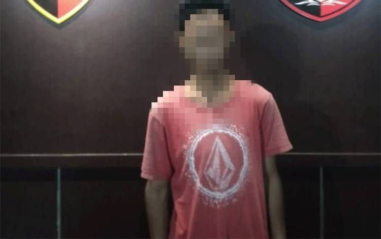 Satreskrim Polresta Palangka Raya Amankan Tersangka Kasus Pencurian HP