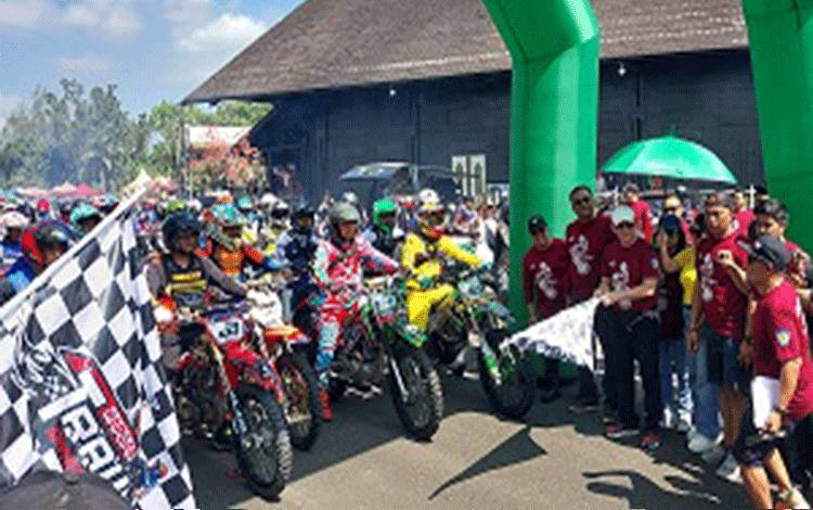 Ratusan Rider Ikuti Kapuas Trail Adventure 2, Explore Alam Kampung Bali di Basarang