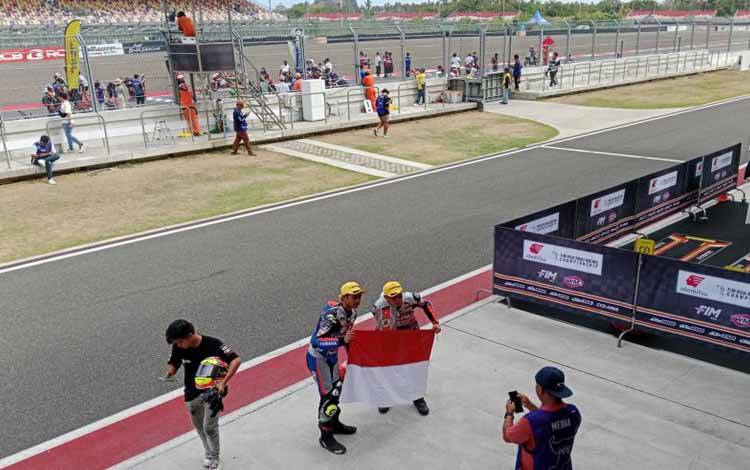 2 Pembalap Indonesia Raih Podium ARRC UB150 di Sirkuit Mandalika
