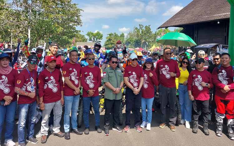 Wiyatno Apresiasi Kapuas Trail Adventure 2 Jelajah Alam Kampung Bali di Basarang