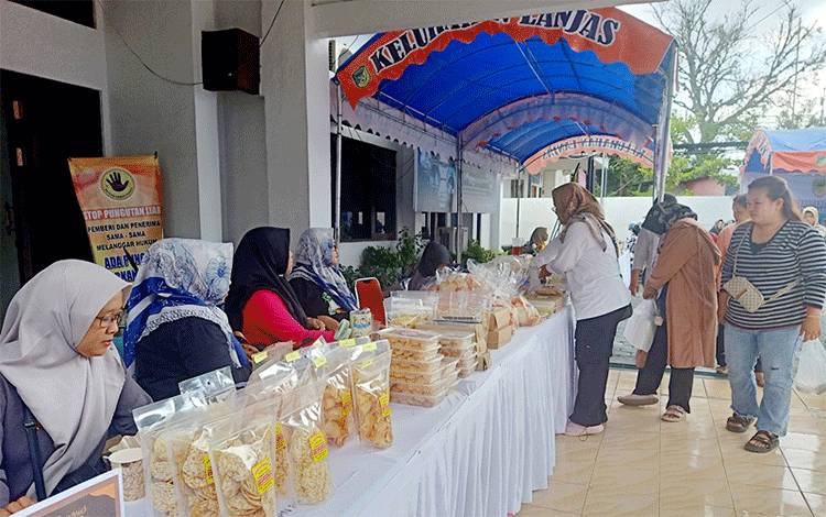 Dekopinda Barito Utara Gelar Bazar KUMKM dan Jalan Santai Dalam Rangka Harkop ke-77