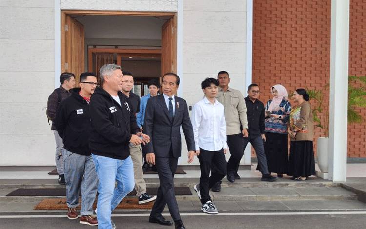 Jokowi Bertolak ke IKN Bersama Influencer untuk Resmikan Jembatan