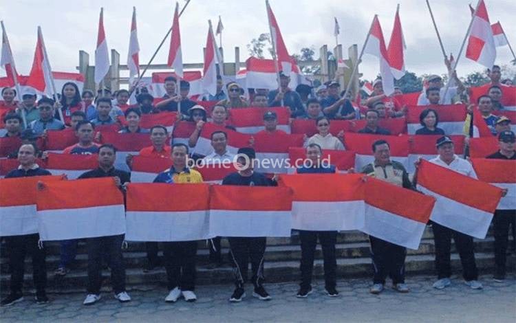Pemkab Gumas Bagikan 923 Bendera Merah Putih Sambut Hari Kemerdekaan