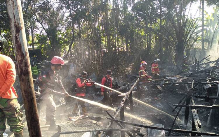 Kebakaran di Palangka Raya Hanguskan Satu Kios Sembako dan Tiga Rumah