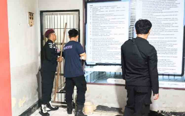 Lakukan Deteksi Dini, Regu Jaga Rutin Cek Jeruji dan Kondisi Tembok Kamar Blok Hunian Rutan