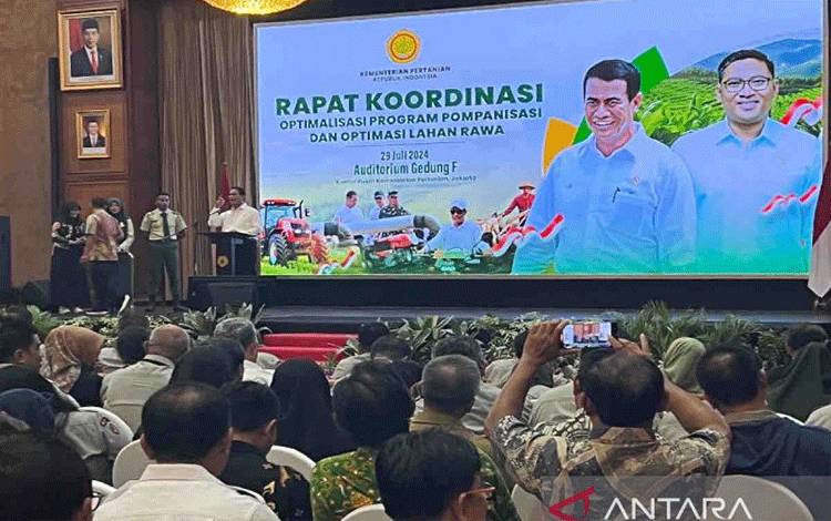 Menteri Pertanian (Mentan) Andi Amran Sulaiman memberi sambutan dalam Rapat Koordinasi Optimalisasi Program Pompanisasi dan Optimasi Lahan Rawa, di Jakarta, Senin (29/7/2024). ANTARA/Harianto