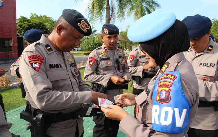 Bidpropam Polda Kalteng Berikan Pembinaan Etika Profesi Polri Kepada Anggota Brimob