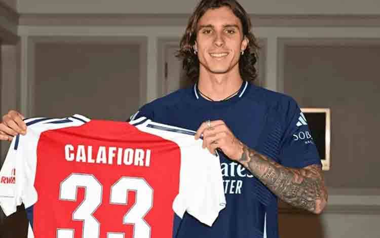 Bek Italia Riccardo Calafiori resmi berseragam Arsenal setelah didatangkan dari Bologna. ANTARA/HO-Arsenal
