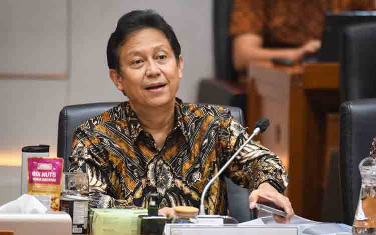Arsip foto - Menteri Kesehatan Budi Gunadi Sadikin bersiap menyampaikan paparan dalam rapat kerja bersama Komisi IX DPR di kompleks Parlemen, Jakarta, Selasa (2/7/2024). ANTARA FOTO/Aditya Pradana Putra/rwa