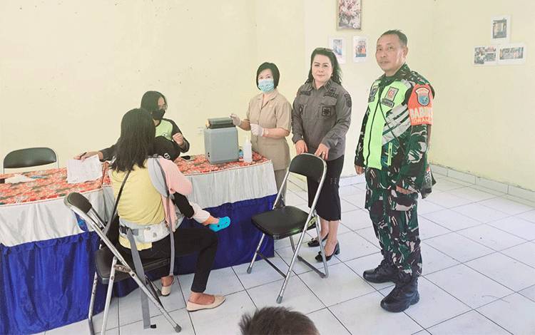 Imunisasi Polio Ramai Diikuti Warga Kelurahan Langkai