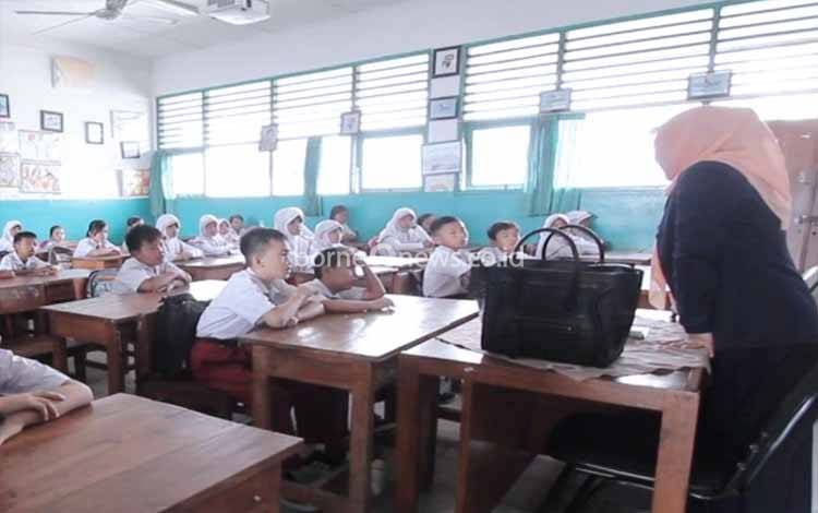 Kegiatan belajar mengajar di Kalteng. Disdik Kalteng mengingatkan pentingnya adaptasi terhadap teknologi pendidikan. (FOTO: IST)