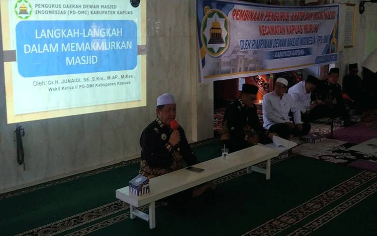 Suasana saat jajaran DMI Kapuas lakukan pembinaan manajemen masjid di Kecamatan Kapuas Murung. (FOTO: IST)