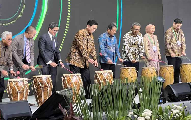 Menko Luhut Ajak Investor Kembangkan Industri Hijau Kalimantan Utara