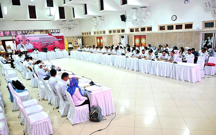 Rapat Evaluasi Rancangan Raperda RPJPD Kabupaten Gunung Mas, Katingan, Sukamara, Kotim dan Kota Palangka Raya Tahun 2025-2045, di Aula Bappedalitbang Kalteng, Rabu, 31 Juli 2024. (FOTO: IST)