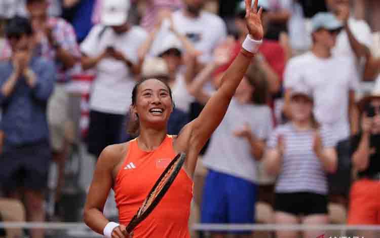 Zheng Qinwen Taklukkan Swiatek untuk Mencapai Final Tenis Olimpiade