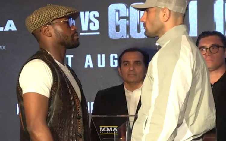 Floyd Mayweather (kiri) dan Jhon Gotti III (kanan) menjalani sesi face off di New York City, Kamis (1/8/2024). Kedua petinju akan melakoni pertandingan ulang yang dijadwalkan pada 24 Agustus di Mexico City. (ANTARA/HO-Laman MMM fighting)