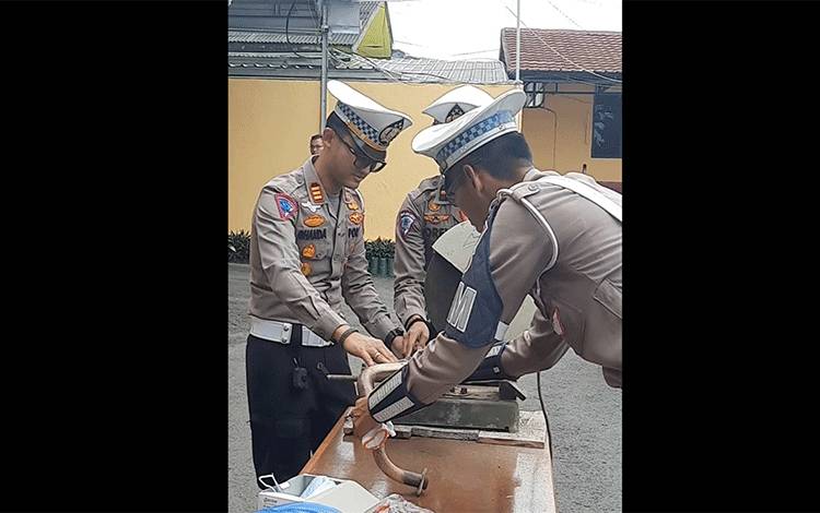 Polres Kobar Musnahkan Puluhan Knalpot Brong