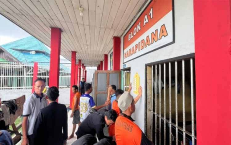 Langkah Preventif Keamanan, Petugas Rutan Gelar Razia Kamar Hunian