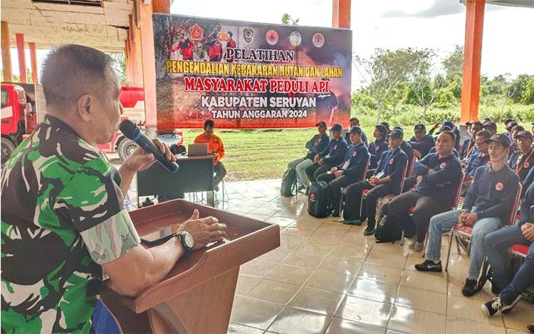 Perwira Penghubung Kodim 1015 Sampit Berikan Materi pada Pelatihan Pengendalian Karhutla