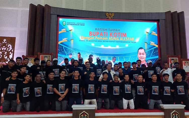 Bupati Kotim Ajak Masyarakat Saksikan Pertandingan Persahabatan Asing All Star Vs. Sampit Selection
