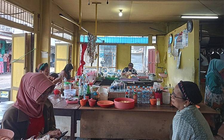 Berdiri Sejak 1984, Warung Bang Adul Sampit Dikenal Kalangan Biasa hingga Pejabat