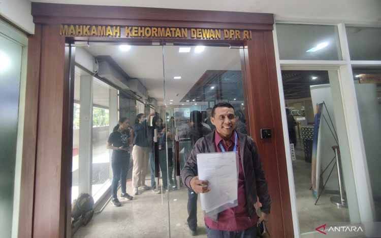 Ketua Padepokan Hukum Indonesia Musyanto di Kantor MKD DPR RI, Jakarta, Senin (5/8/2024). (ANTARA/Bagus Ahmad Rizaldi)