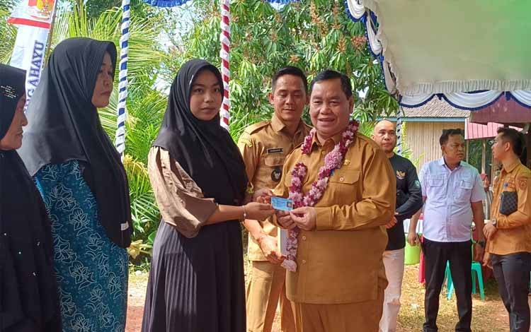 Layanan Jebol Adminduk Upaya Pemkab Kotim Fasilitas Perekaman KTP Hingga Pelosok