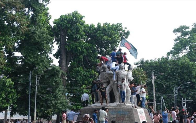 Perusuh di Bangladesh Merusak Gedung Pemerintah, Kediaman Politisi