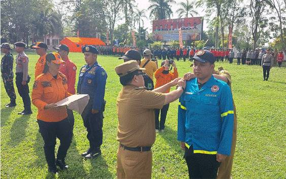 Apel Gabungan Gelar Pasukan dan Peralatan Kesiapsiagaan Tanggulangi Karhutla Digelar di Kapuas