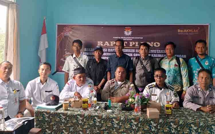 Hadiri Pleno Rekapitulasi DPHP Kecamatan Bataguh, Camat Tekankan Pentingnya Keakuratan Data