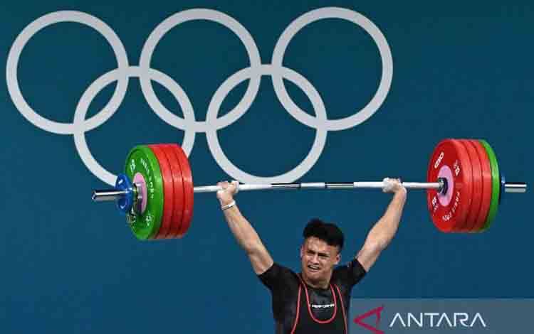 Presiden Bangga Rizki Jadi Lifter Pertama RI Raih Emas di Olimpiade
