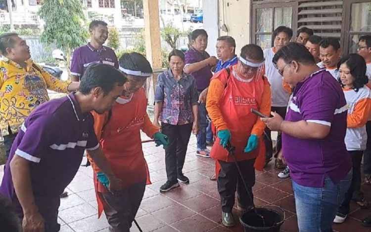 Suasana pelatihan penggunaan herbisida secara aman, yang dipusatkan di Kuala Kurun. (ANTARA/Chandra)