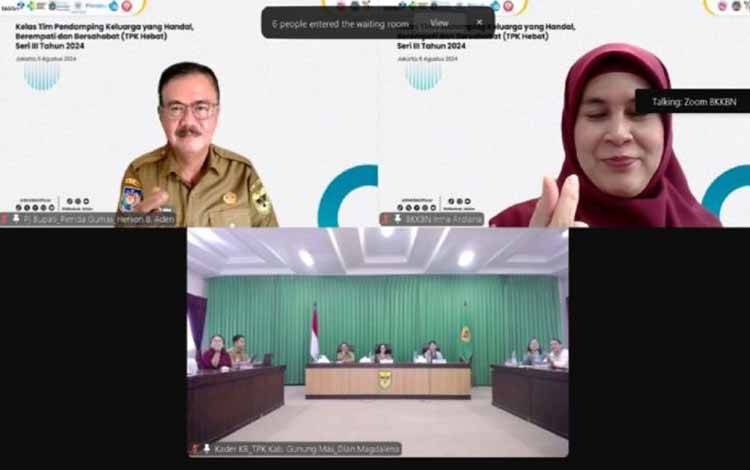 Penjabat Bupati Gumas Herson B Aden (kiri atas) menyampaikan sambutan saat mengikuti pembukaan kelas TPK Hebat seri III secara daring. (ANTARA/HO-Diskominfosantik Gumas)