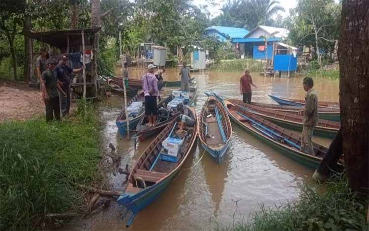 Aspirasi Anggota DPRD Kapuas Berupa Perahu dan Alat Tangkap untuk Kelompok Perikanan Direalisasikan
