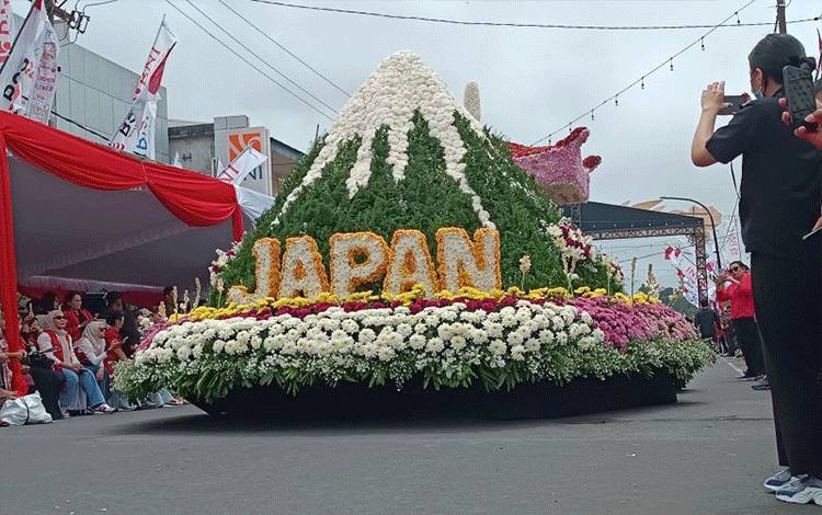 Tiga Negara Ikut Parade Kendaraan Hias Festival Bunga Internasional