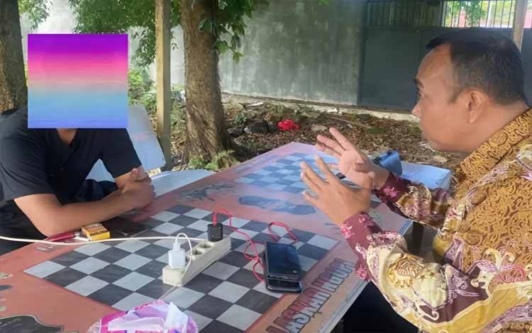 Cak Sam saat memimpin mediasi antara SH dan FR (Foto : Tim Virtual Police Bidhumas Polda Kalteng)