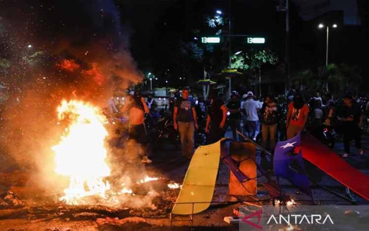 Aparat penegak hukum Venezuela menangkap lebih dari 2.000 pengunjuk rasa di tengah kerusuhan massal setelah pengumuman hasil pemilihan presiden 28 Juli 2024. ANTARA/Anadolu/aa.