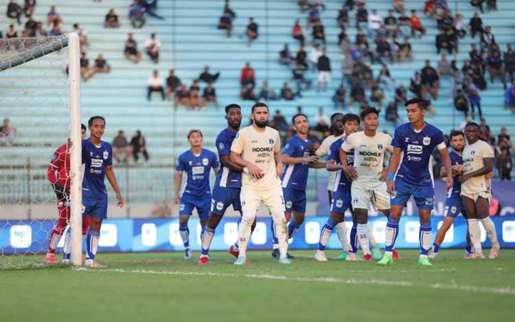 Suasana pertandingan PSIS Semarang menjamu Persita Tangerang pada pekan pertama Liga 1 Indonesia 2024/25 di Stadion Moch. Soebroto, Magelang, Minggu (11/8/2024). Pada pertandingan ini Persita Tangerang menang dengan skor 1-0. (HO-Persita Tangerang)