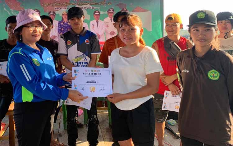 Ini Daftar Pemenang Lomba Perahu Dayung Tradisional di Danau Dayu