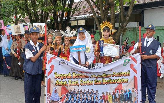 Karnaval Peringatan HUT ke-79 RI SMPN 1 Sampit Promosikan Gerakan Sekolah Sehat