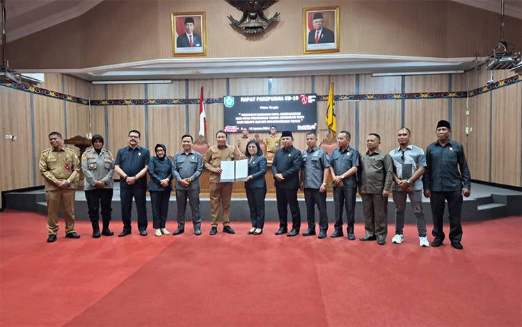 Rapat paripurna penandatanganan nota kesepakatan KUA PPAS perubahan Tahun Anggaran 2024, Senin, 12 Agustus 2024. (FOTO: DEWIP)