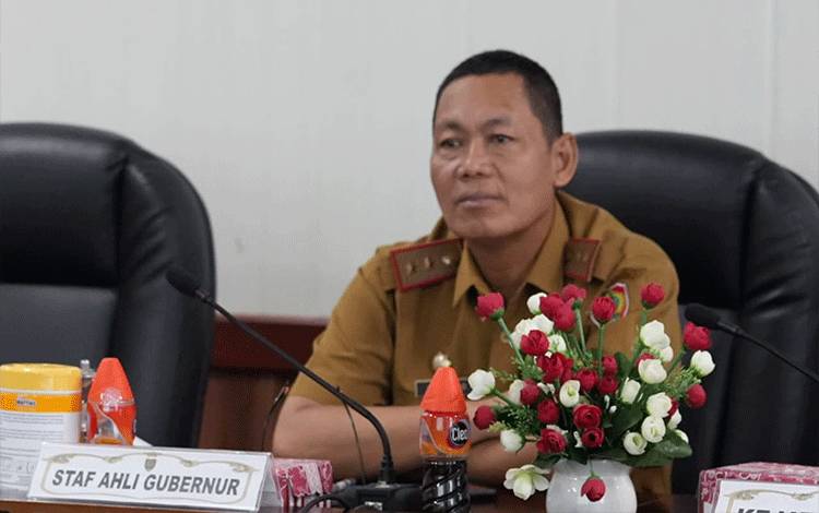 Sahli Gubernur Bidang Ekonomi, Keuangan dan Pembangunan Yuas Elko hadiri Rakor Pengendalian Inflasi Daerah Tahun 2024 secara virtual, Senin, 12 Agustus 2024. (FOTO: RIZAL)