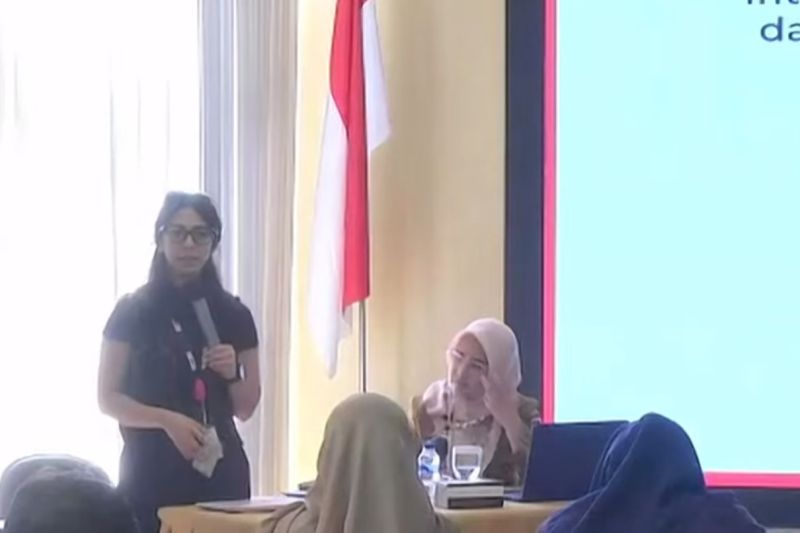 Dokter spesialis kandungan yang tergabung dalam POGI (Perkumpulan Obstetri dan Ginekologi Indonesia) Cabang DKI Jakarta dr. Natasya Prameswari, Sp.OG dalam diskusi daring yang digelar Dinas PPAPP, Selasa (13/8/2024). ANTARA/tangkapan layar.