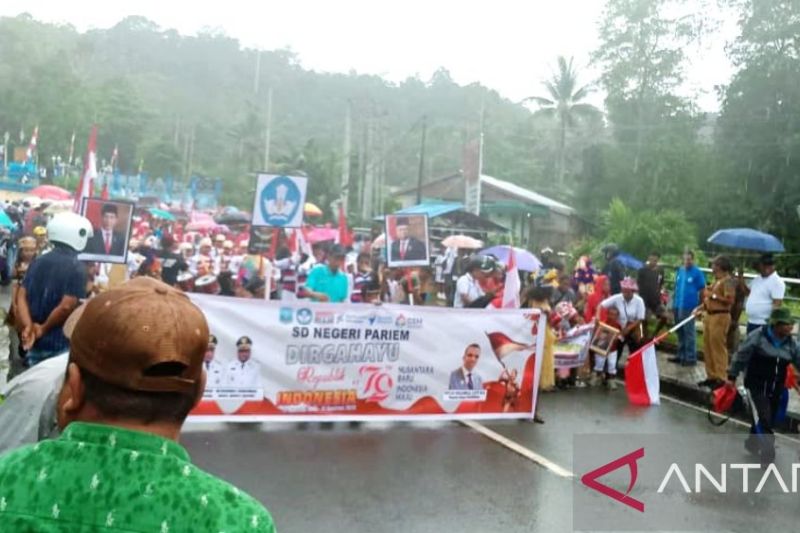 Meriahkan HUT Ke-79 RI, Pelajar Supiori Gelar Karnaval Kreatif